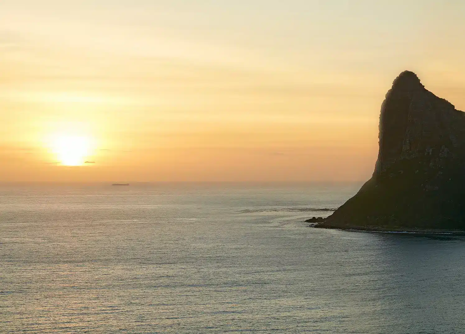 Sunset Cliff | Made-to-Measure Wallpaper | Artlook | FT5P 352253