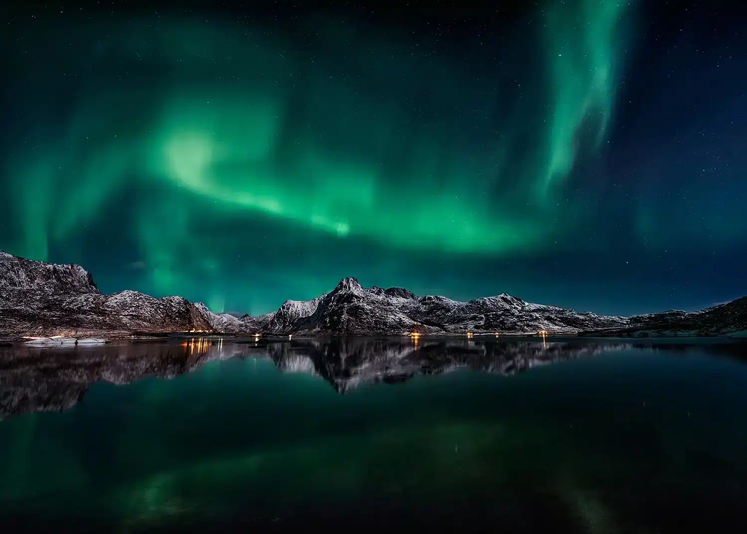 Northern Lights | Made-to-Measure Wallpaper | Artlook | FTNXXL 3003