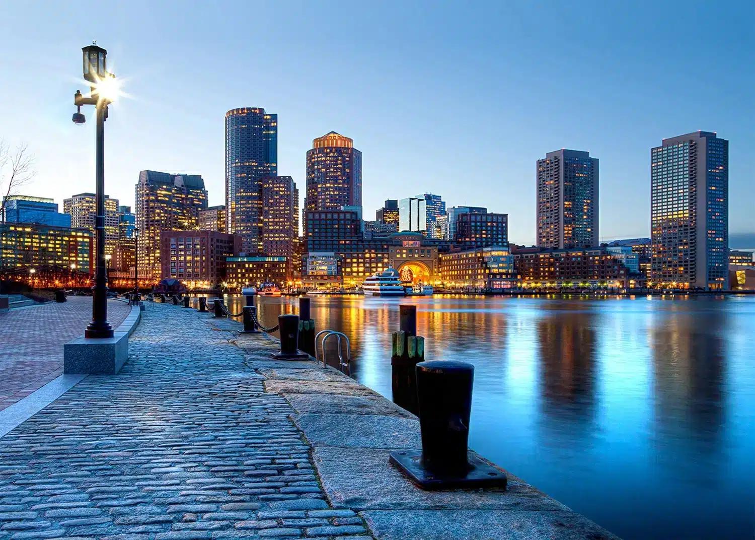 City Embankment | Made-to-Measure Wallpaper | Artlook | FTNXXL 1123