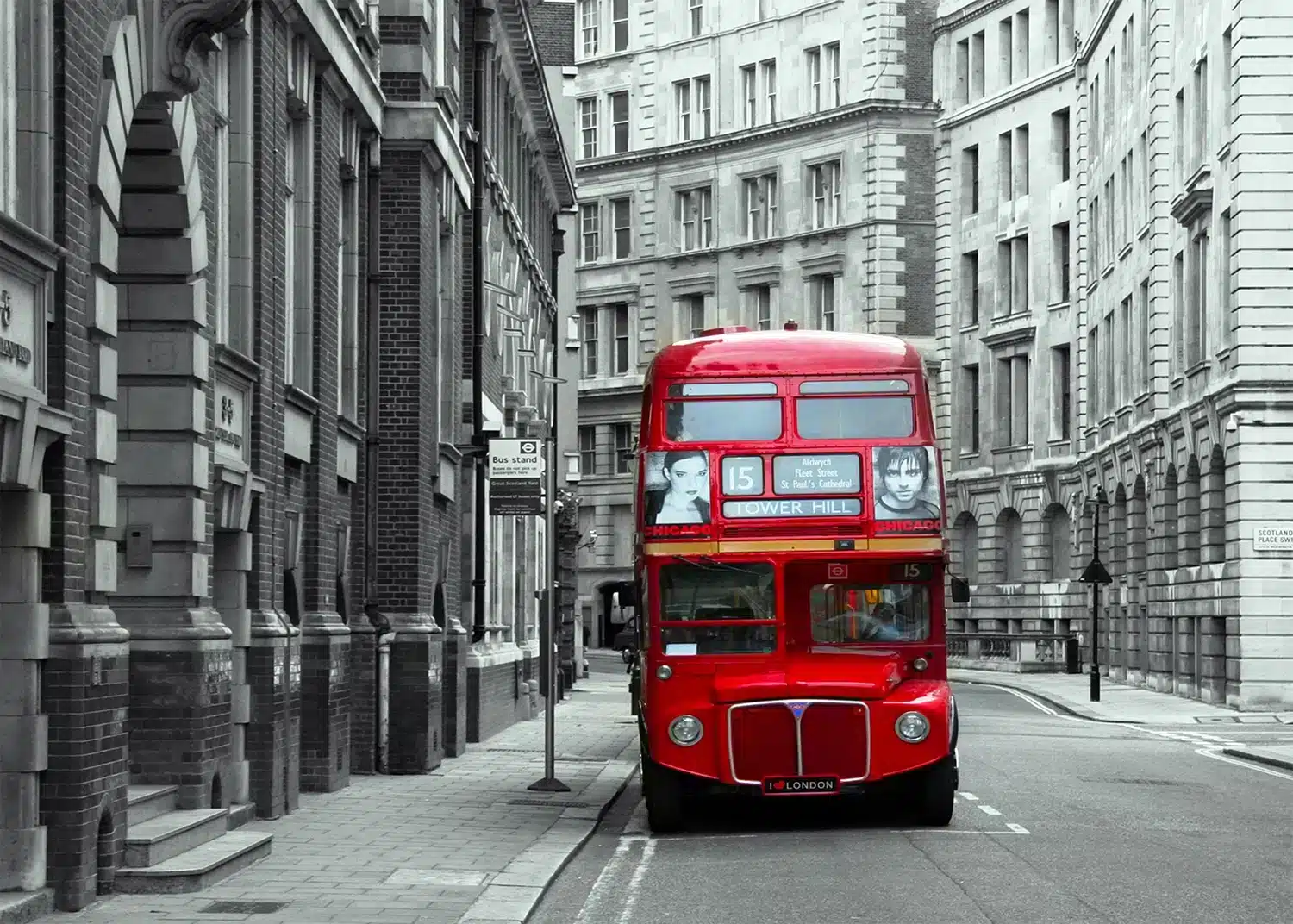 London Bus | Made-to-Measure Wallpaper | Artlook | FTNXXL 1132